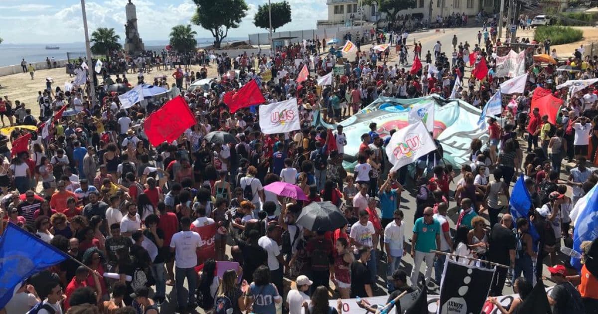 Ato contra cortes na Educação reúne mais de 70 mil pessoas em Salvador, dizem organizadores