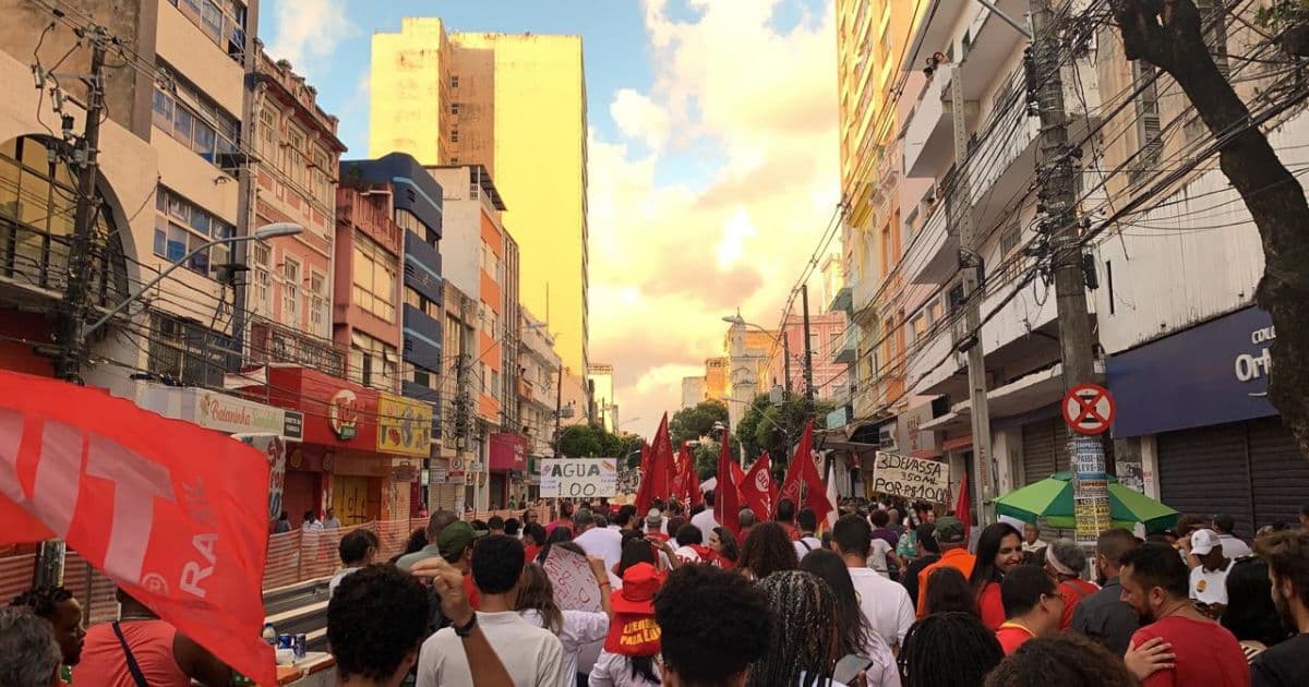 Ato reúne 40 mil pessoas, diz organização; movimento passa pela Carlos Gomes