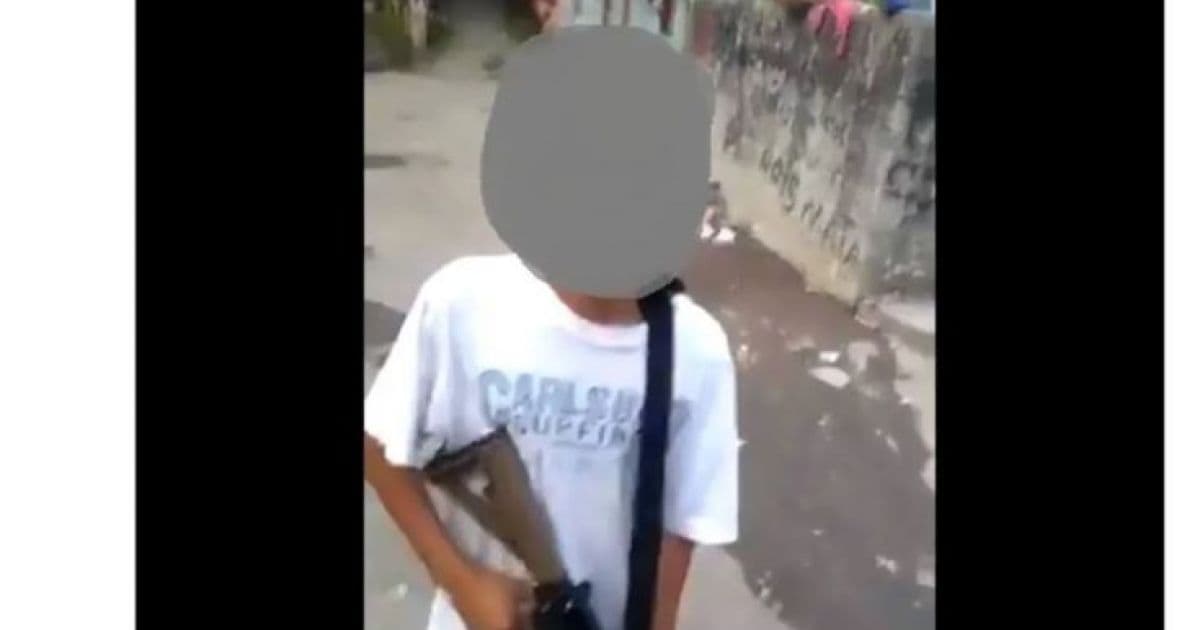 Eduardo Bolsonaro publica vídeo em que criança aparece armada