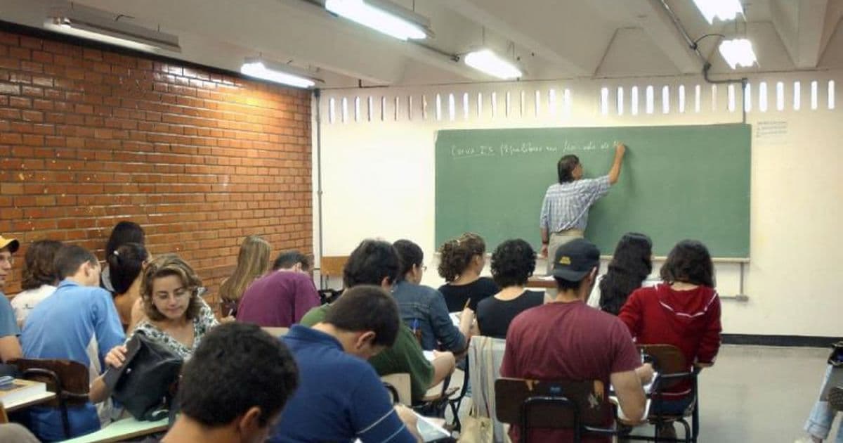 Pesquisa revela que professores brasileiros recebem pior salário entre 48 países