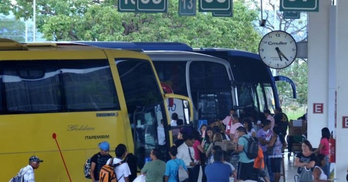 Com aéreas em crise, cresce o número de passageiros que optam por viagens de ônibus