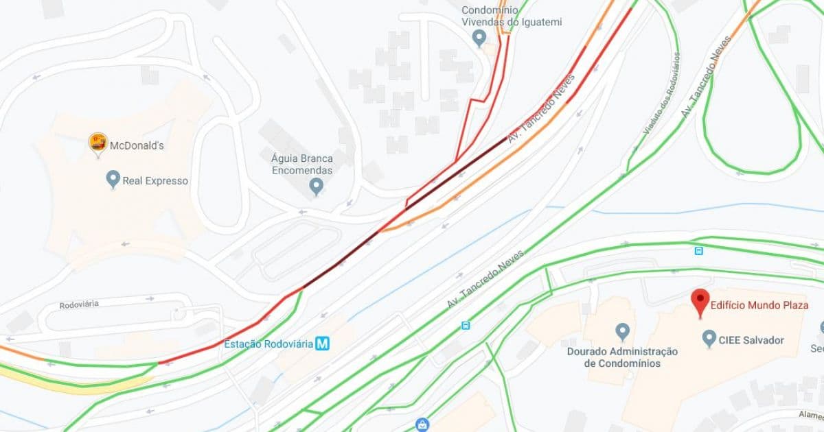 Trânsito está congestionado nas proximidades da Rodoviária de Salvador