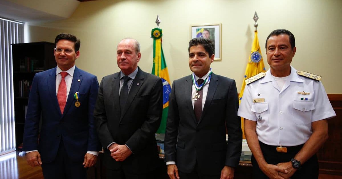 Prefeito de Salvador recebe Medalha da Ordem do Mérito da Defesa