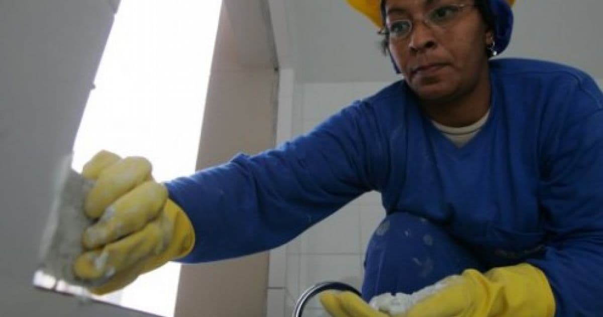 Prefeitura lança projeto para capacitar mulheres para construção civil em Salvador
