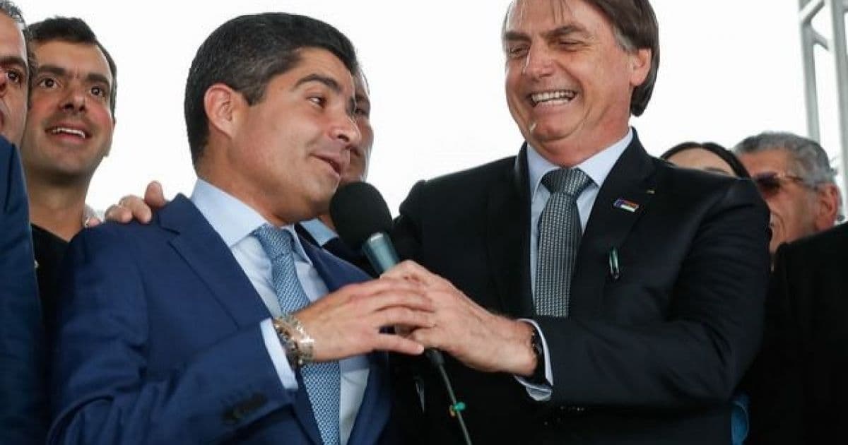 'Lá na frente você ocupará a honrosa cadeira que eu ocupo', diz Bolsonaro a ACM Neto