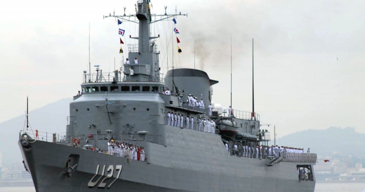 Navio-Escola da Marinha ancora no porto de Salvador para  visitação pública