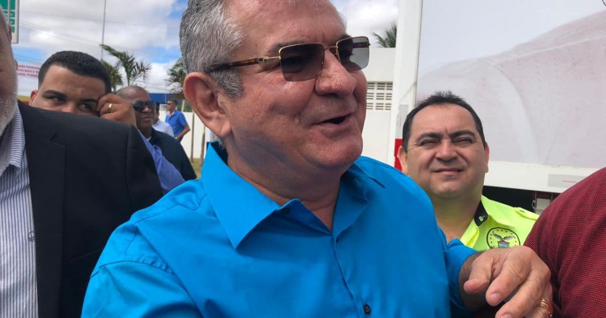 Coronel defende pôr 'mordaça na boca' de Bolsonaro para evitar 'diarreia verbal'
