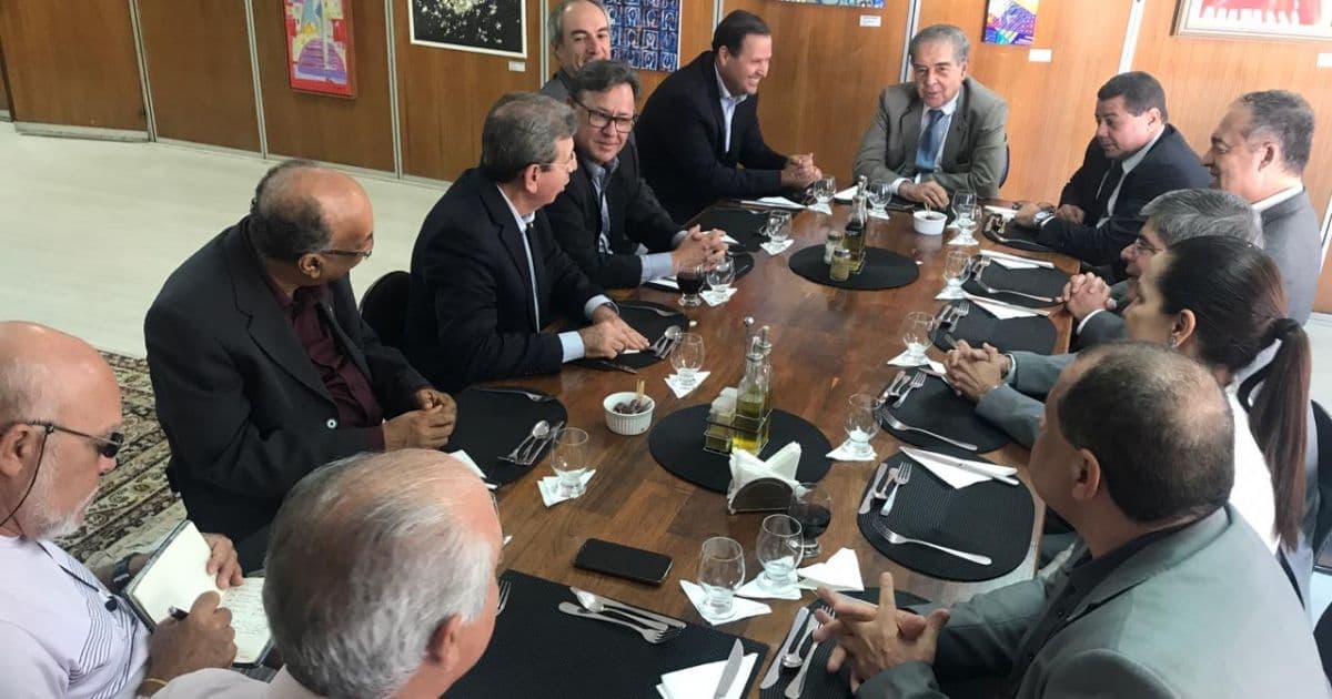ACB enaltece Tribuna da Bahia em almoço pelos seus 50 anos