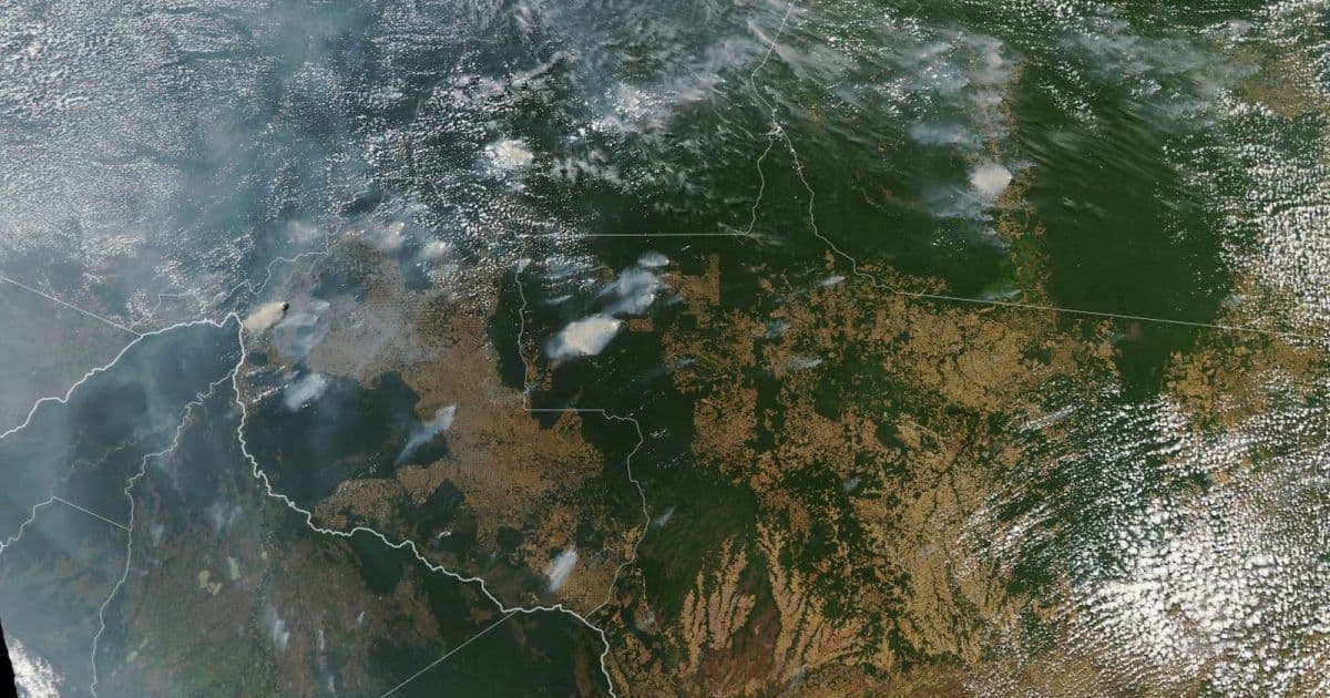 Concentração de fumaça de queimadas no Norte é vista por satélite da Nasa
