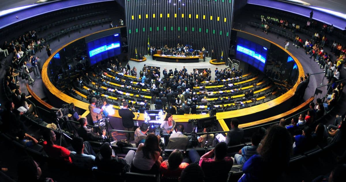 Deputado é expulso do PSB por votar a favor da reforma da Previdência; mais 9 foram punidos
