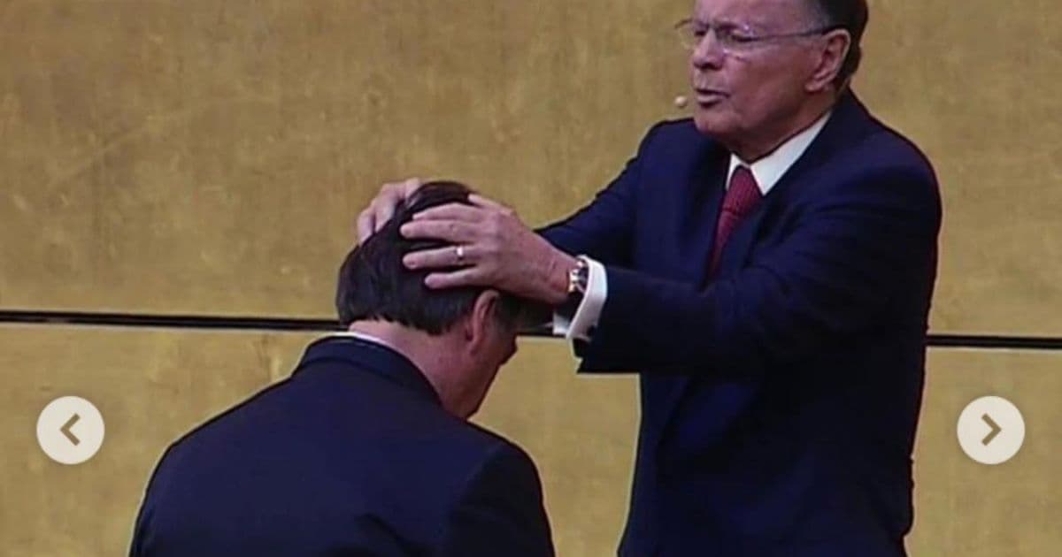 Bolsonaro é consagrado por Edir Macedo no Templo de Salomão; veja vídeo