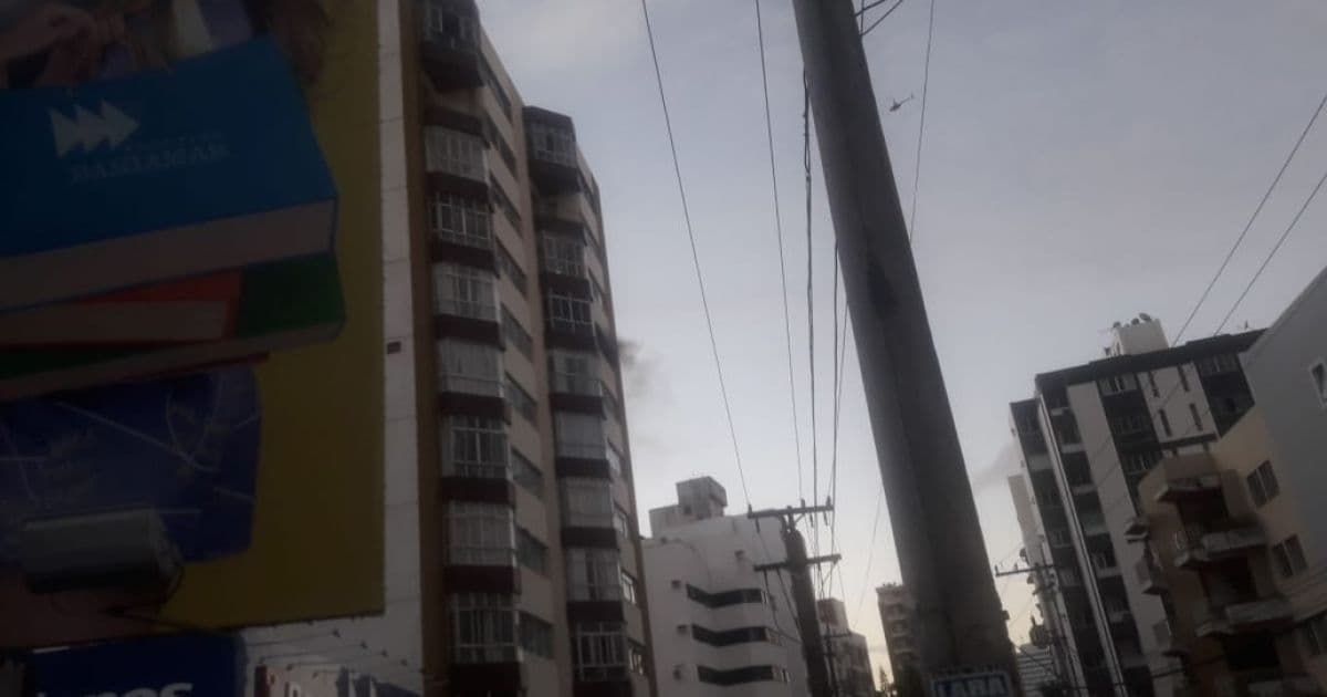 Apartamento pega fogo no Costa Azul; Bombeiros seguem para o local