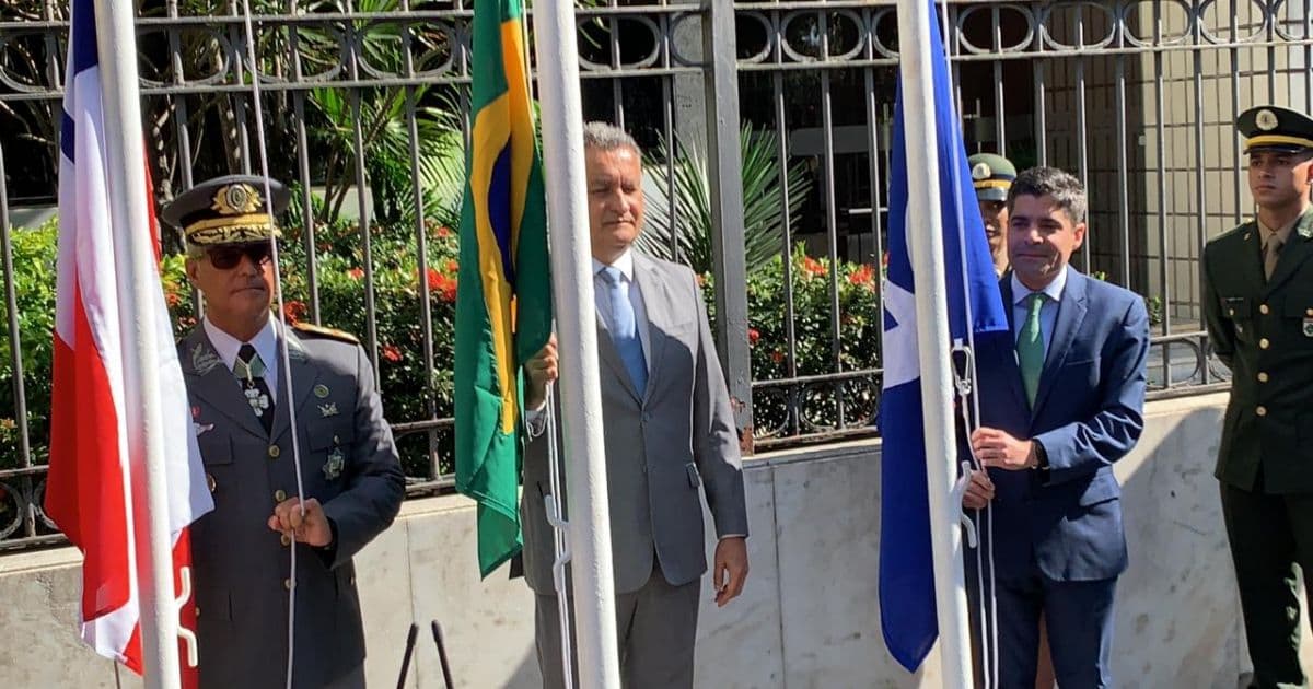 Rui Costa e ACM Neto hasteiam bandeiras no início dos festejos ao Sete de Setembro