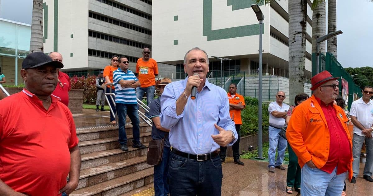 Pelegrino quer que ministro de Minas e Energia explique fechamento da Petrobras