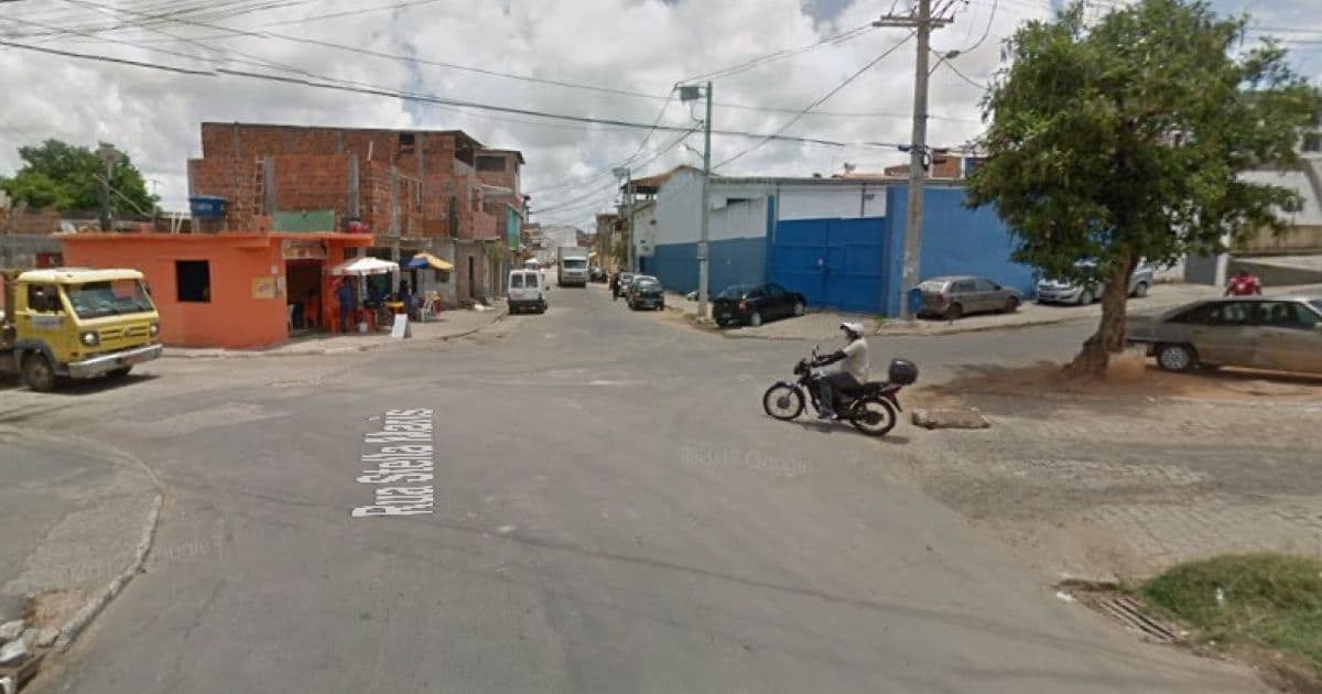 Motociclista fica ferido após bater em carro no bairro de São Cristóvão