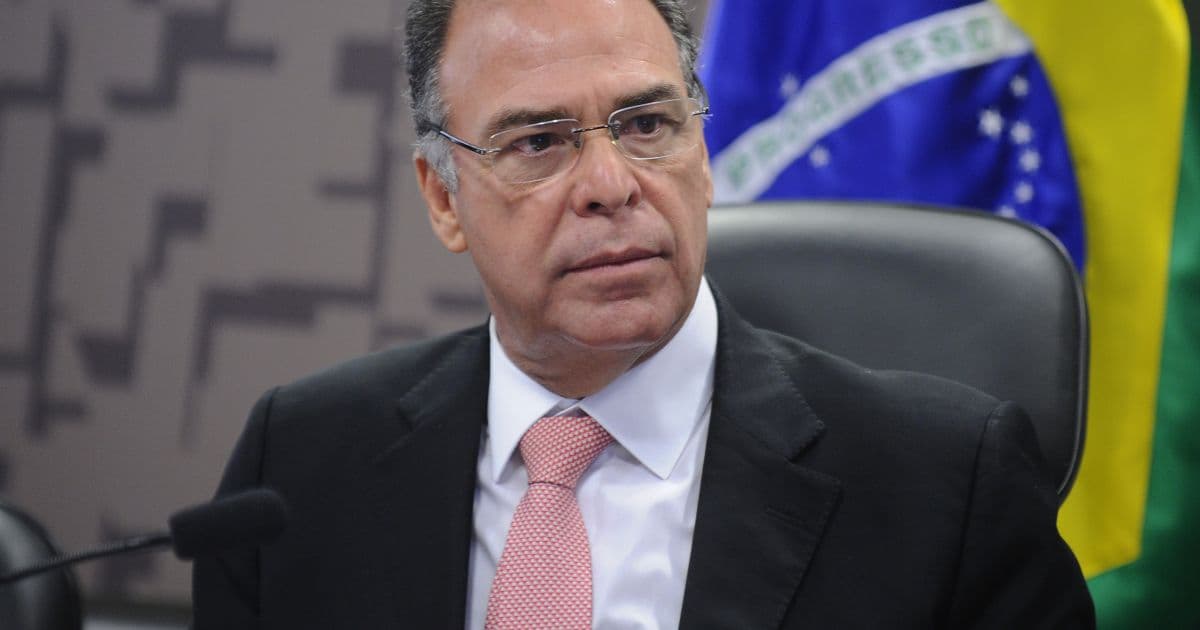 Senador Fernando Bezerra é alvo de operação da PF; força-tarefa está no Congresso