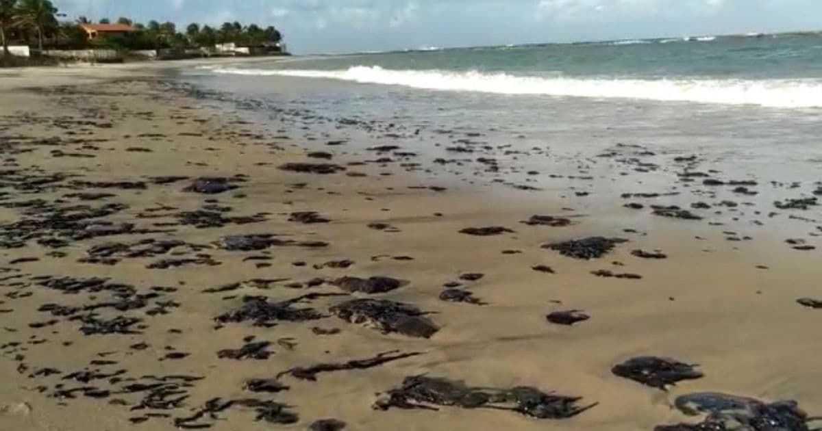 Manchas negras de óleo aparecem em praias do Nordeste; 8 estados são afetados