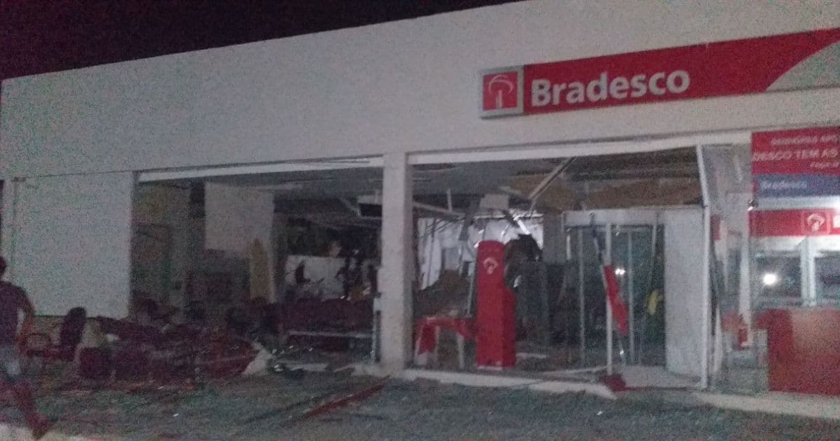 Quadrilha explode cofre central de banco Bradesco em Chorrochó