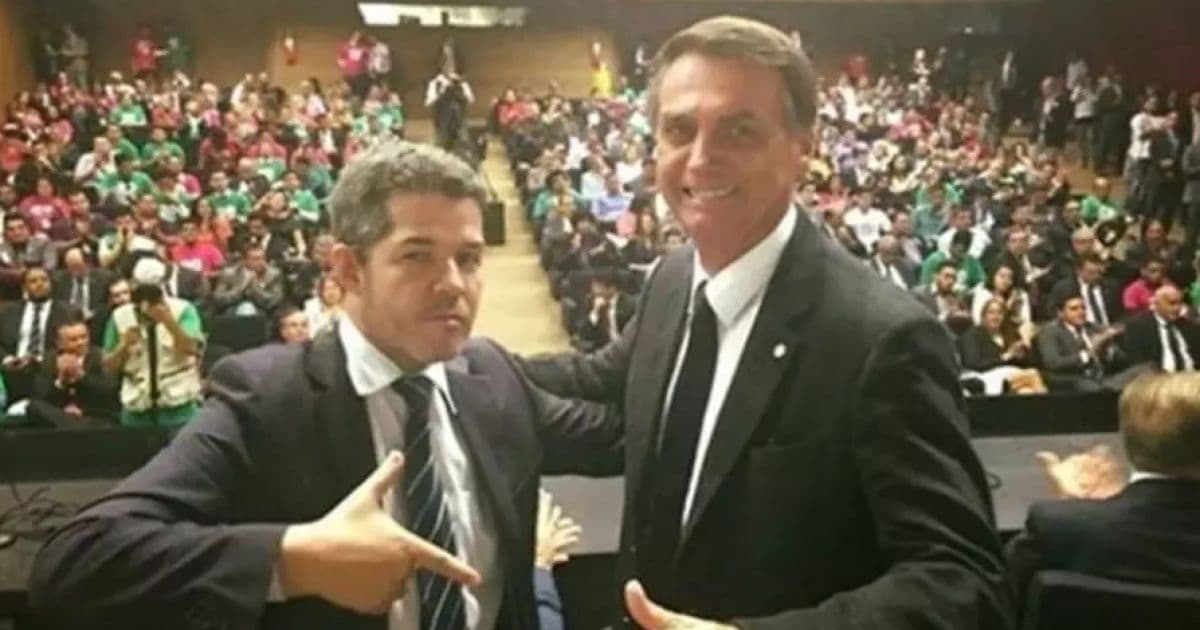 Bolsonaro aciona AGU para processar Delegado Waldir