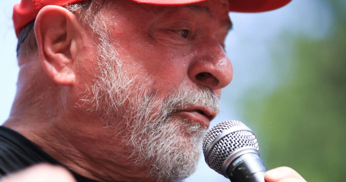 Em comemoração pela soltura de Lula, petistas se reúnem no Rio Vermelho
