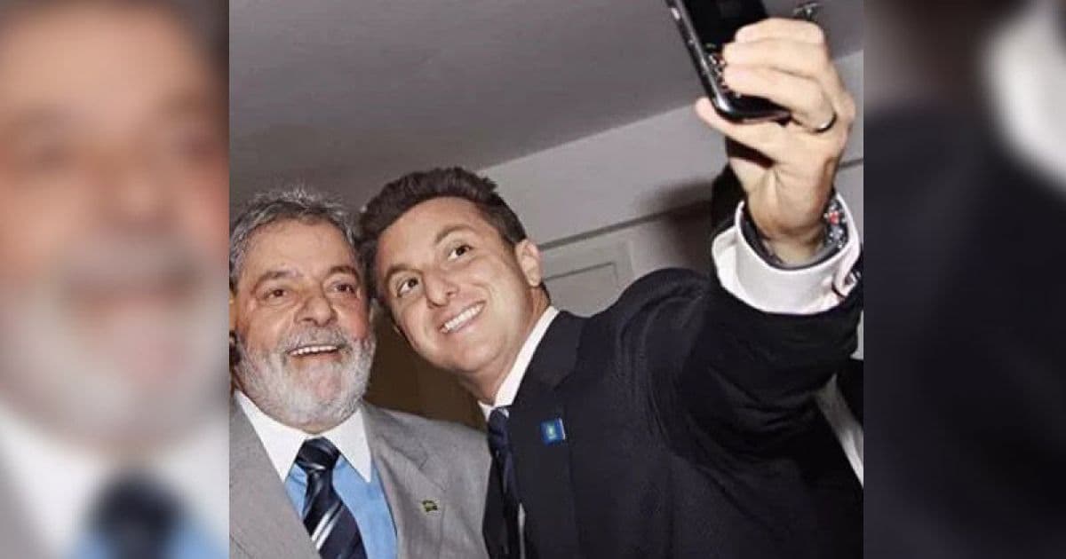 'Me leva no Caldeirão', diz Lula a Luciano Huck ao embarcar em avião
