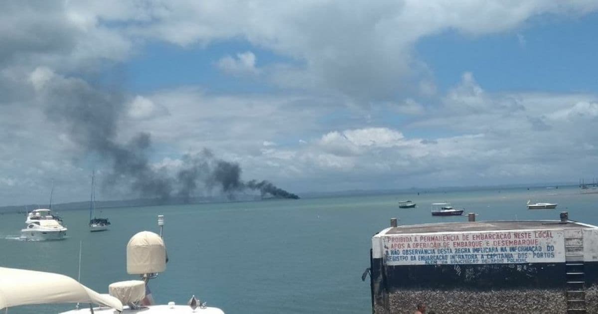 Quatro são resgatados após lancha pegar fogo e afundar na Baía de Todos-os-Santos