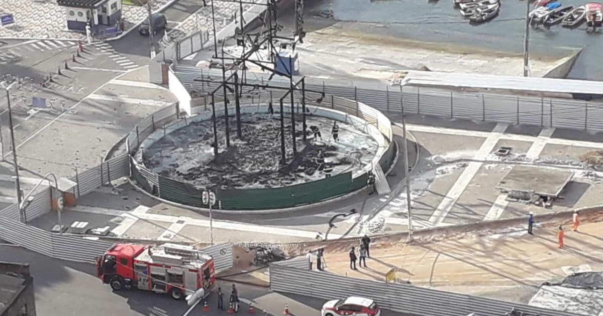 Monumento de Mário Cravo no Comércio fica totalmente destruído após incêndio