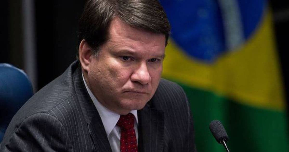 Ex-advogado de Dilma durante impeachment assume como reitor da UERJ