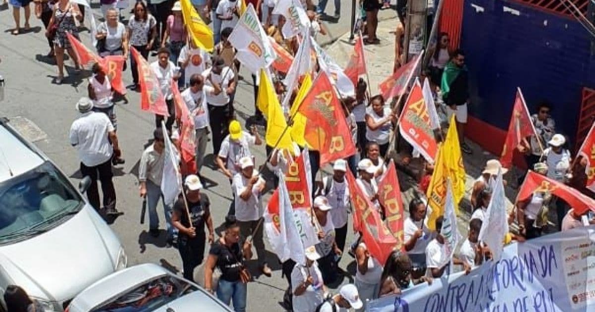 Servidores estaduais protestam contra investigação anunciada por Rui Costa
