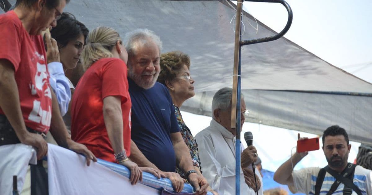 Lula é contratado como dirigente partidário e passa a receber salário do PT