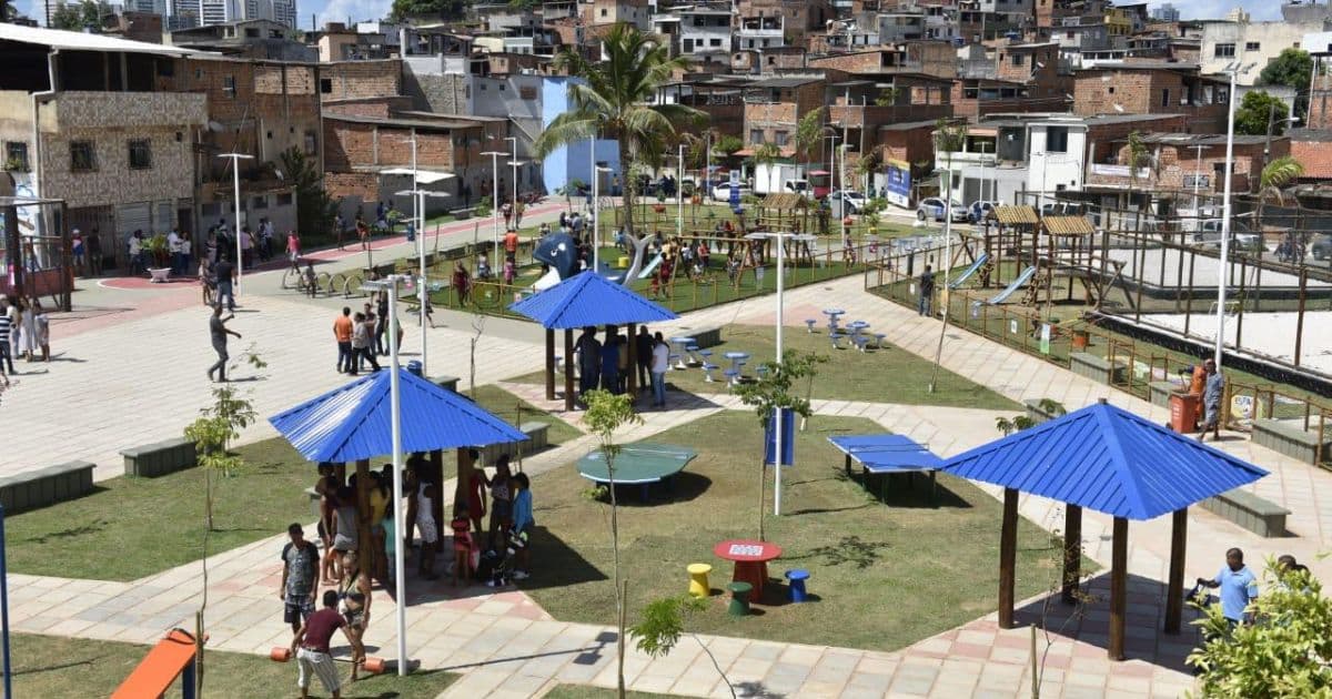 Praça com área de lazer e convivência é inaugurada em Saramandaia