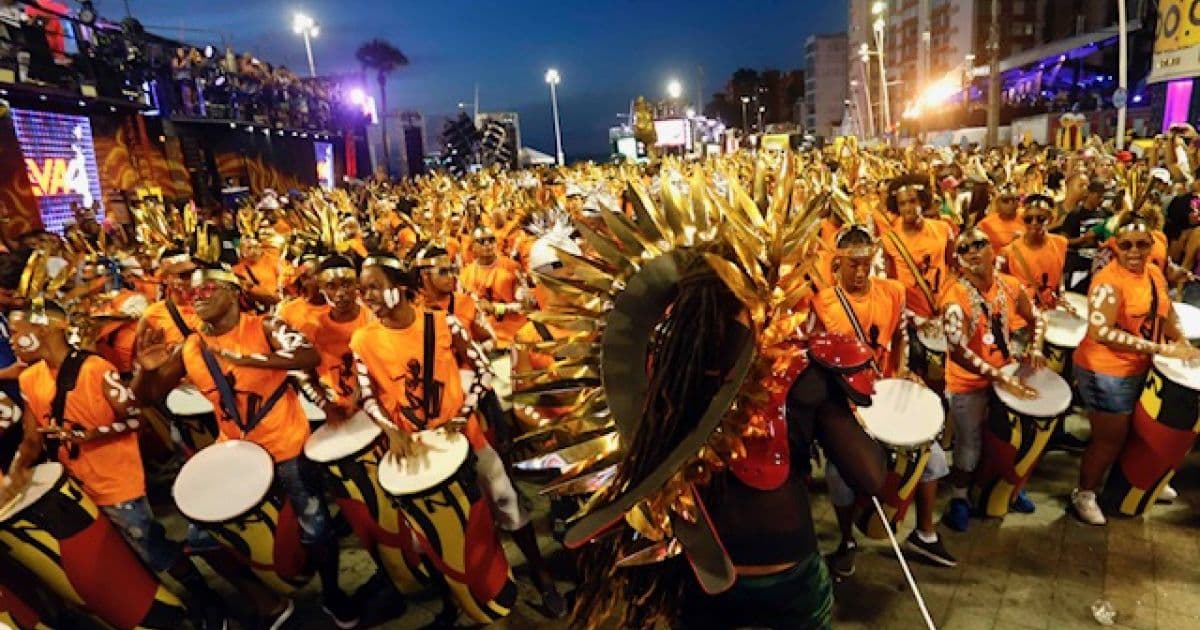 Primeira atração do Carnaval, show de Carlinhos Brown tem 150 percussionistas