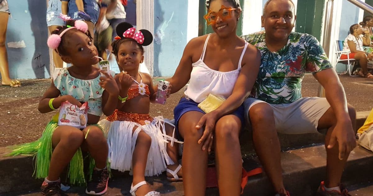 Família curte carnaval no Pelourinho e reforça sensação: 'aqui é mais tranquilo'