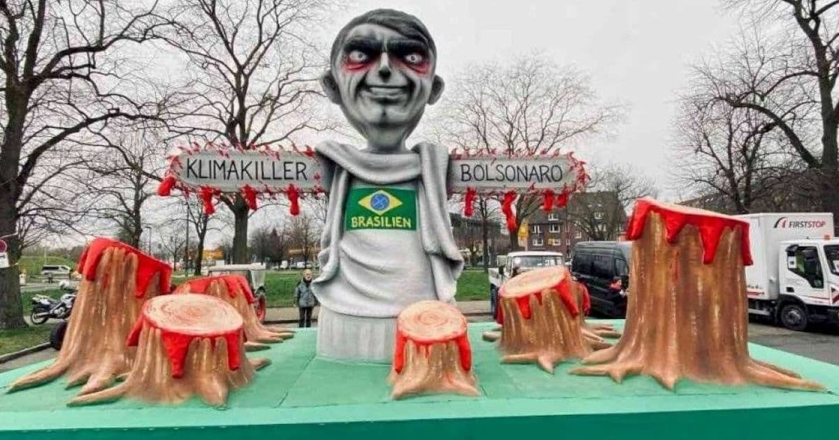 Bolsonaro é retratado como 'assassino do clima' no carnaval da Alemanha