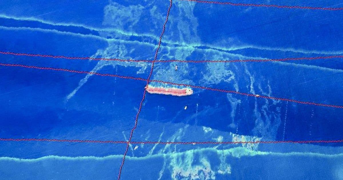 Ibama encontra óleo próximo a navio encalhado na costa do Maranhão 