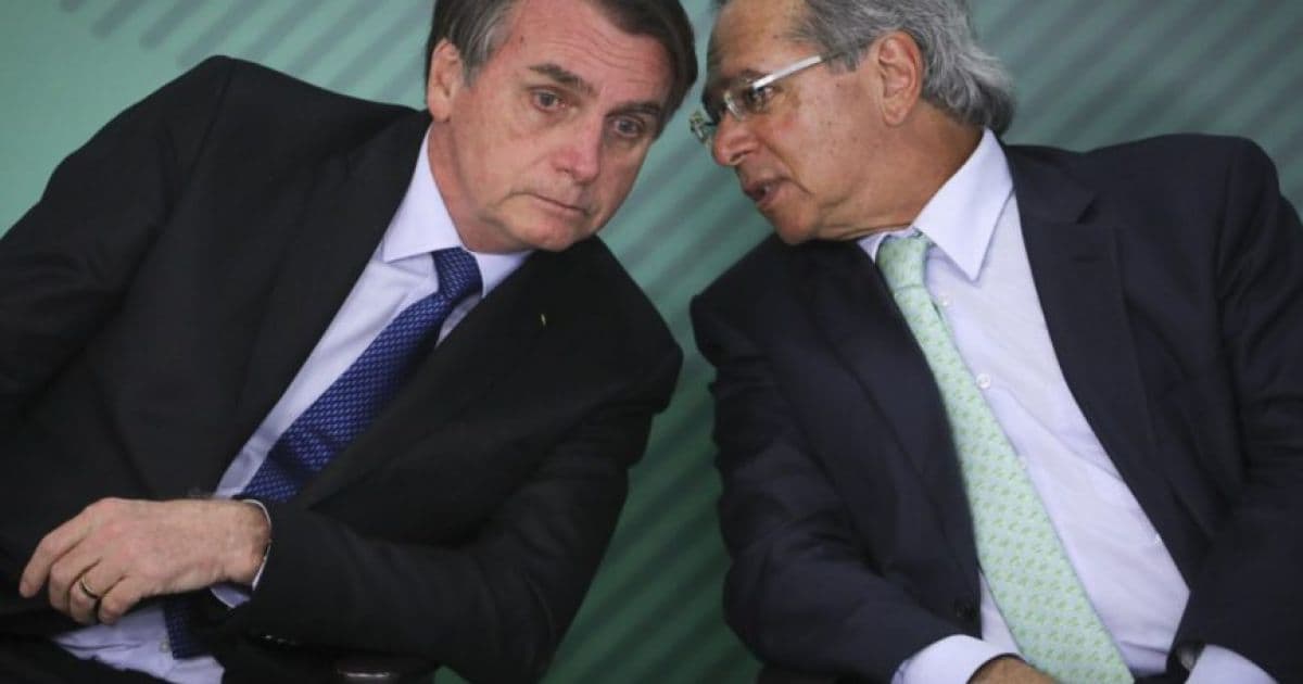 'Tira, porque eu estou apanhando muito', disse Bolsonaro a Guedes sobre trecho da MP