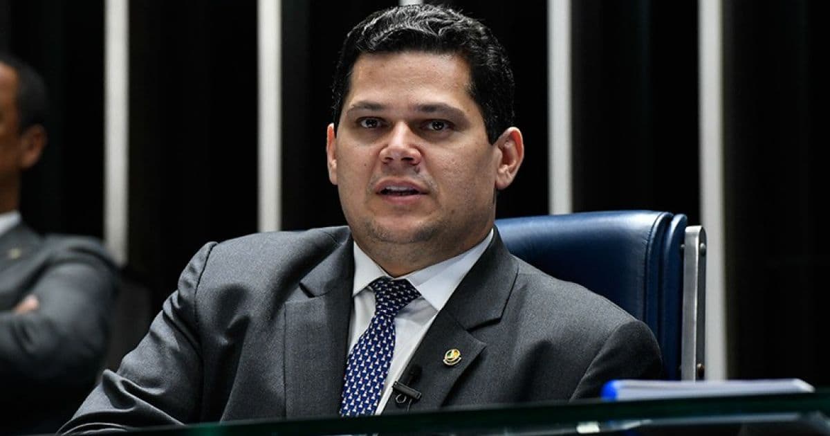 Alcolumbre diz considerar 'grave' a posição de Bolsonaro em pronunciamento