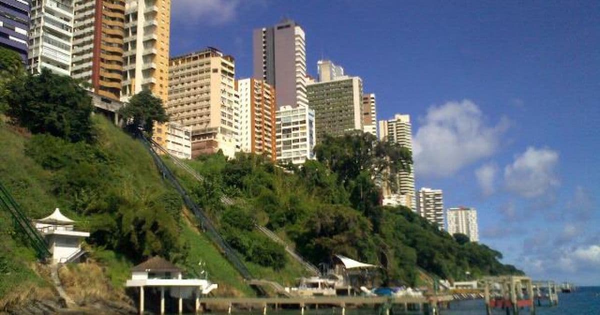 Píeres de 14 edifícios do Corredor da Vitória seguem irregulares