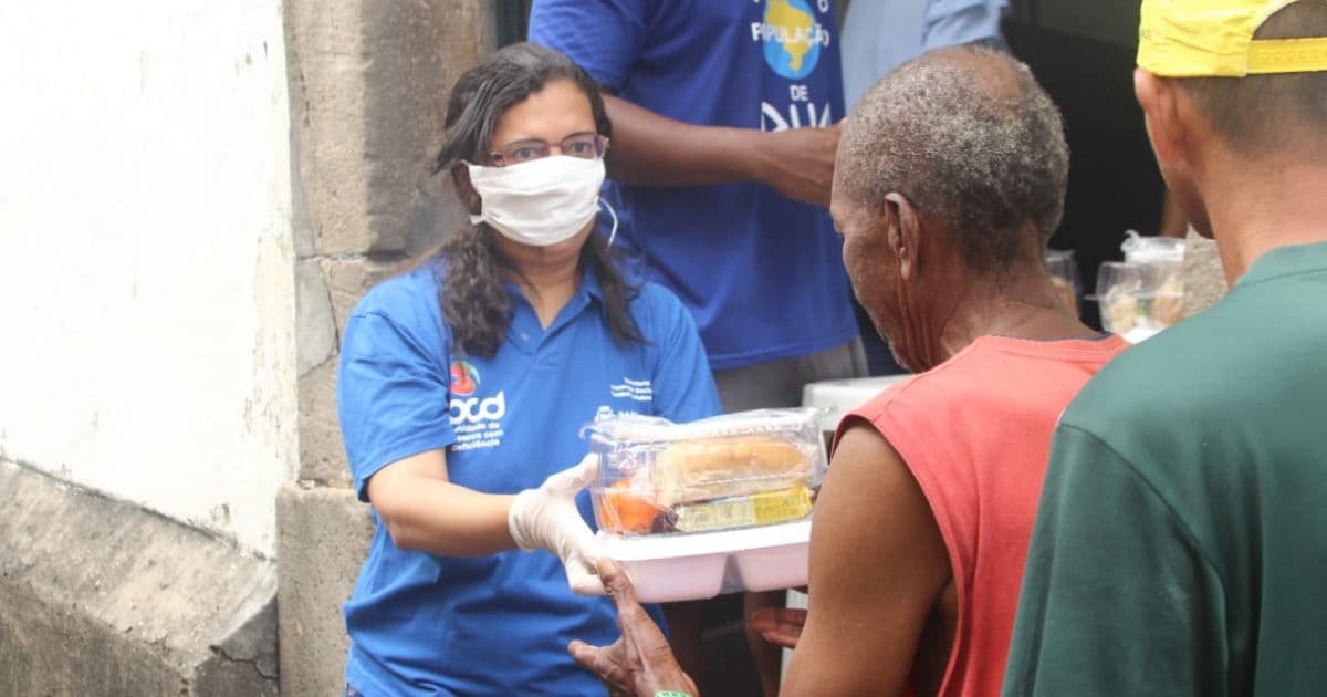 Prefeitura de Salvador distribui 3 mil quentinhas para população em situação de rua 