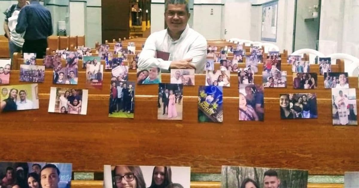 Paróquia coloca fotos de fiéis em bancos para celebrar missa: 'Laços da fé nos unem'