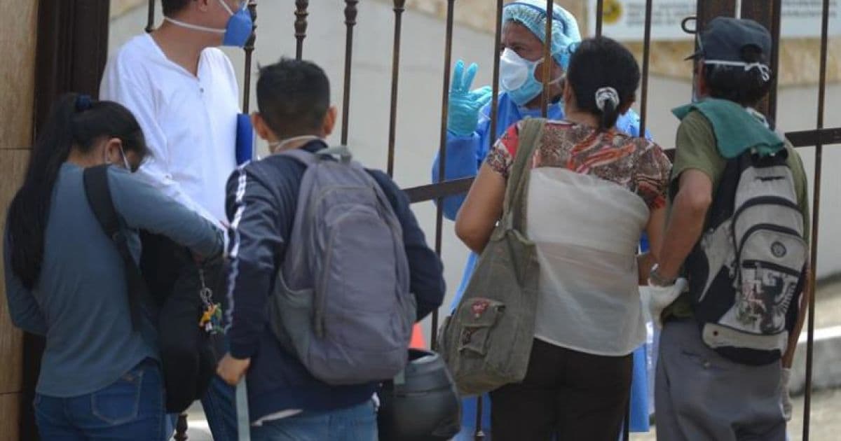 Em meio à pandemia, Equador retira 150 corpos em casas de Guayaquil 