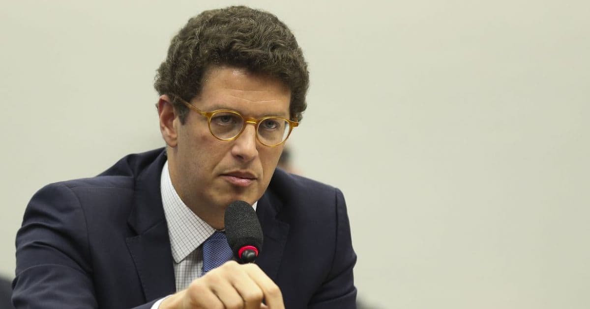Ricardo Salles comunica expulsão do partido Novo: 'Fico com Bolsonaro'
