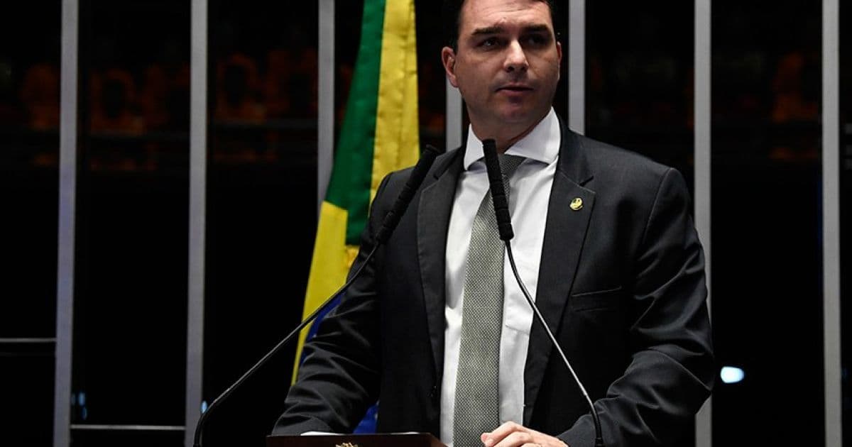 Pedido de cassação de Flávio Bolsonaro está parado há três meses no Senado
