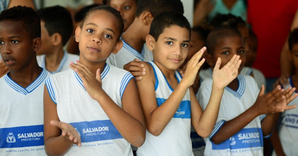 Escolas de Salvador podem ficar sem férias e feriados em 2020 e 2021, aponta ACM Neto