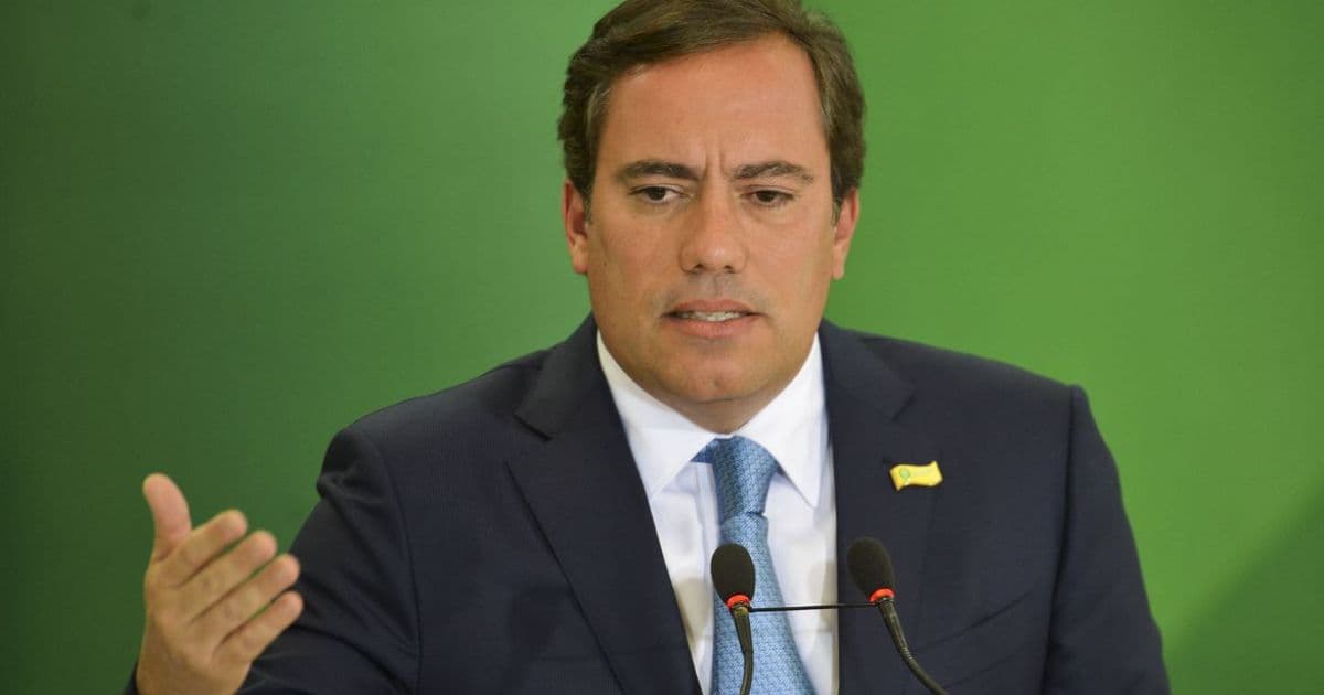 Presidente da Caixa critica prisão de deputado durante pandemia e diz que pegaria '15 armas'