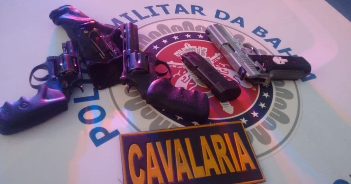  PM prende trio com pistola e revólveres durante blitz no bairro de Itapuã, em Salvador