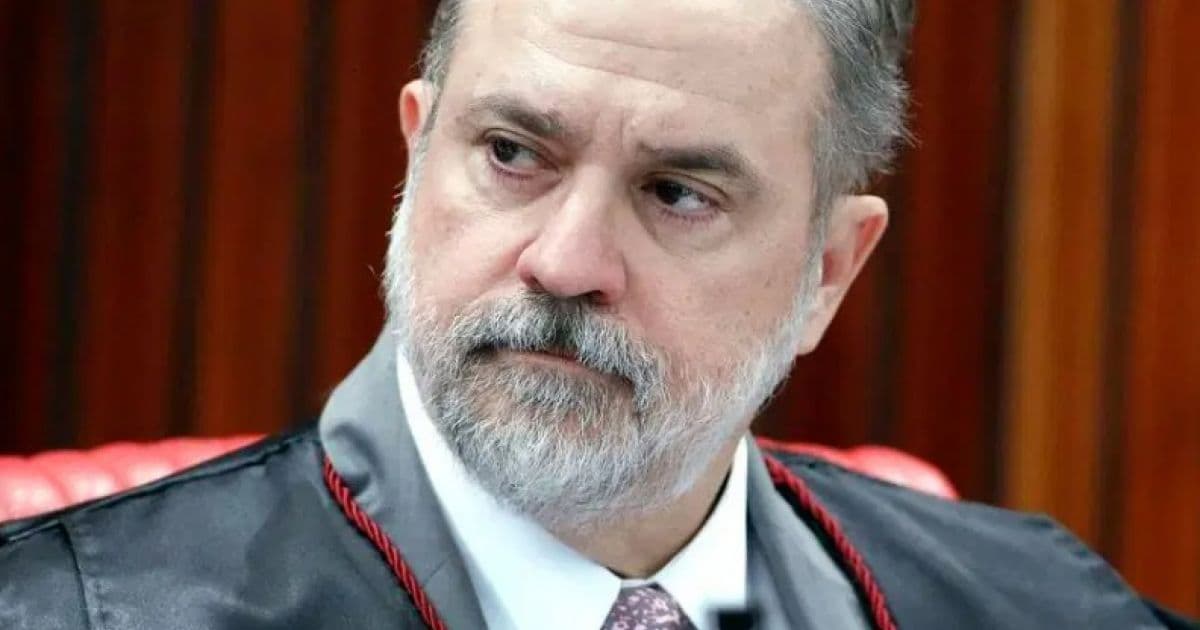 Augusto Aras se manifesta contra apreensão do celular de Jair Bolsonaro