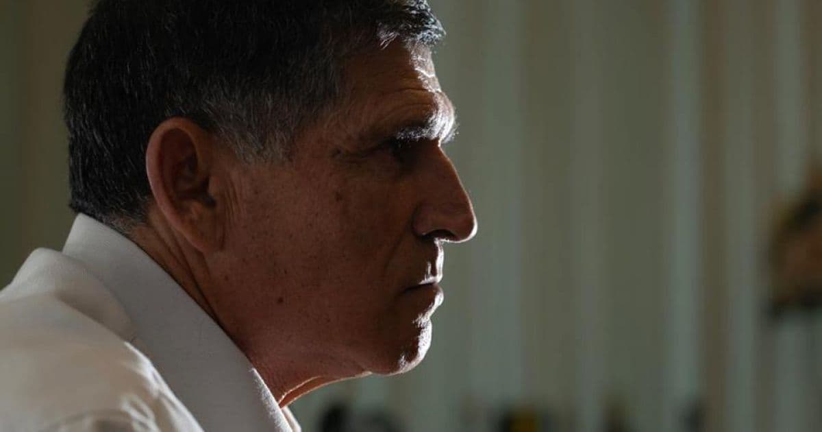 Santos Cruz diz não crer em intervenção das Forças Armadas e critica Eduardo Bolsonaro