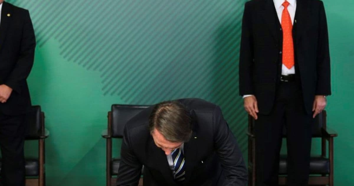 Bolsonaro recua e revoga MP que permitia que Weintraub nomeasse reitores