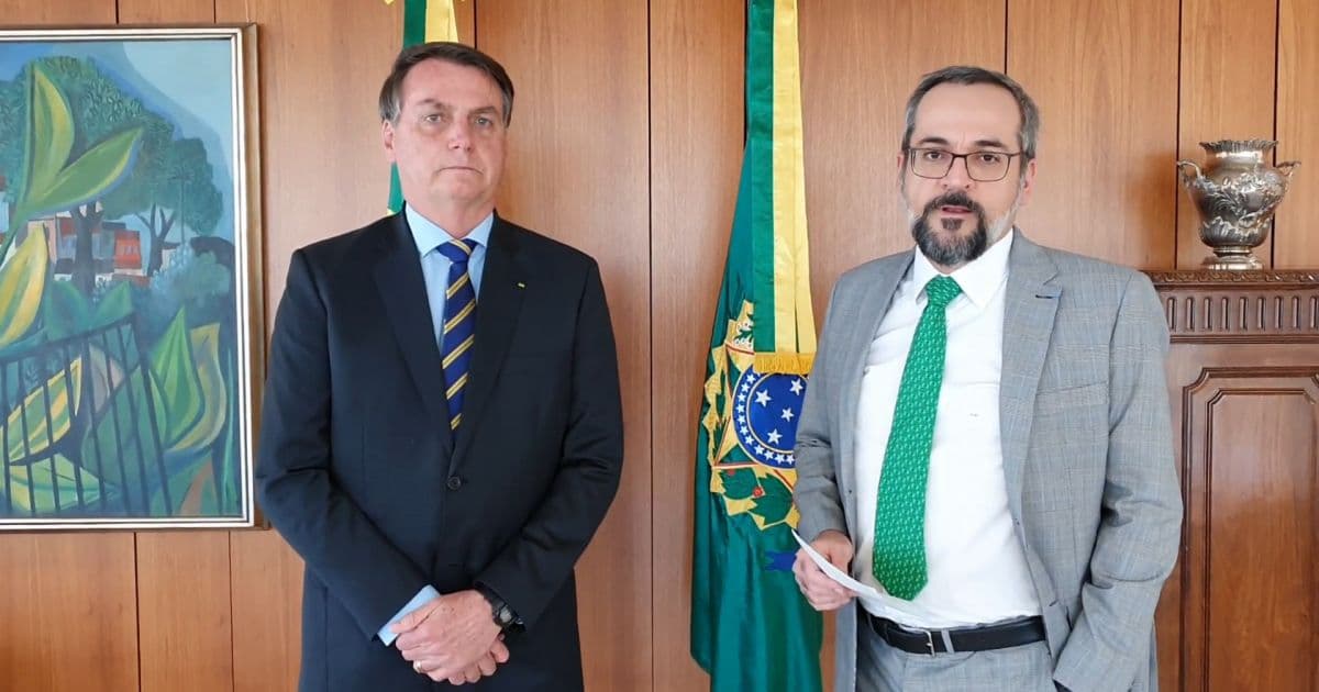 Em vídeo com Bolsonaro, Weintraub anuncia saída do Ministério da Educação